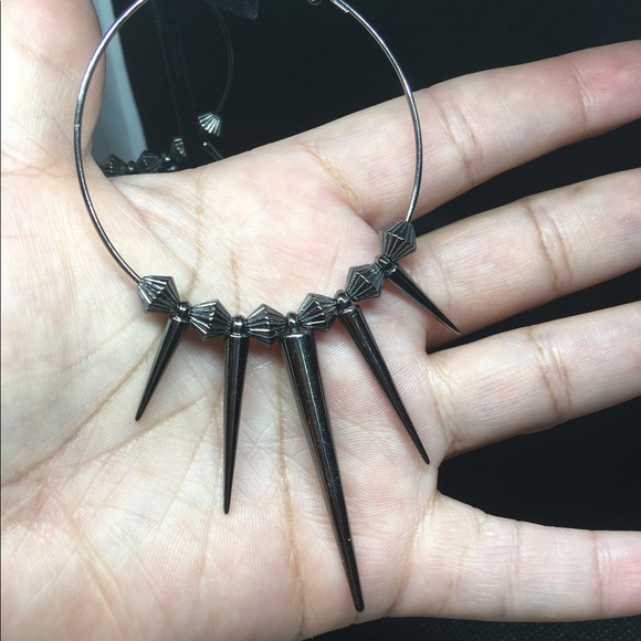 🐾 NWT Large Spiked and Studded Earrings - Picture 3 of 7
